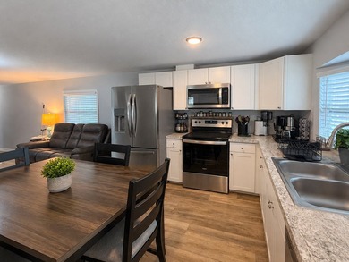 Completely reimagined in 2024, this stunning 2 bed, 1 bath home - photo 6