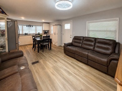 Completely reimagined in 2024, this stunning 2 bed, 1 bath home - photo 8