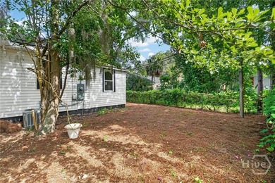 Beautifully updated 3-bedroom, 1-bath bungalow located in - photo 41
