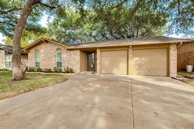 Lake Vilbig Home For Sale in Irving Texas