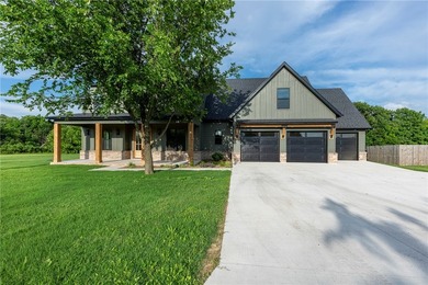 Absolute Showstopper in Bella Vista! Excellent location, less - photo 45