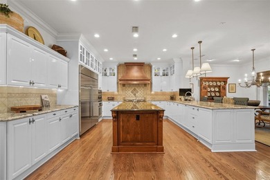 LOCATION. PRIVACY. A FLOOR PLAN THAT LIVES WELL.
Set within - photo 8