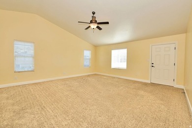 Beautifully maintained Spanish Fork townhome offering space - photo 4