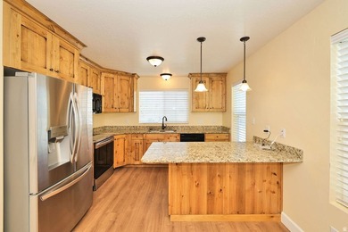 Beautifully maintained Spanish Fork townhome offering space - photo 8