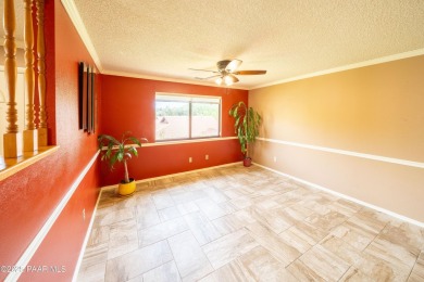 Adorable townhouse in desirable area of Prescott. Spacious floor