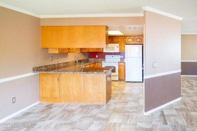 Adorable townhouse in desirable area of Prescott. Spacious floor