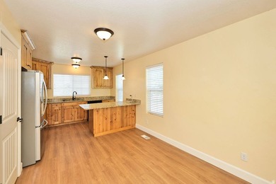 Beautifully maintained Spanish Fork townhome offering space - photo 10
