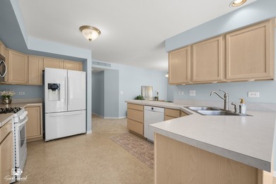 Welcome home to this bright and sunny first-floor ranch end-unit - photo 12