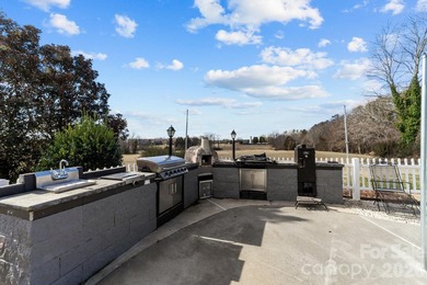 Welcome to 543 Muirfield Way, a stunning residence nestled - photo 40
