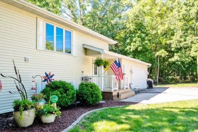 Charming Oak Run Home with Sunroom - photo 3