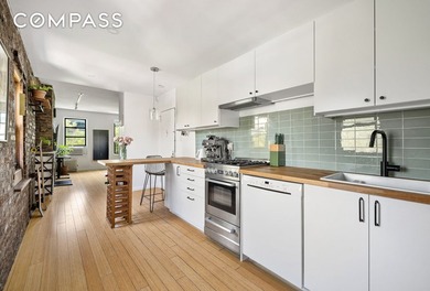 This charming one bedroom pairs classic New York character with - photo 4