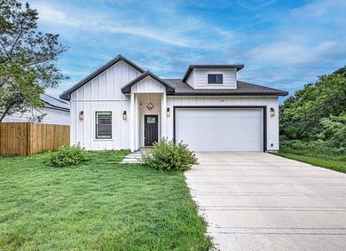 Lake Marble Falls Home For Sale in Cottonwood Shores Texas