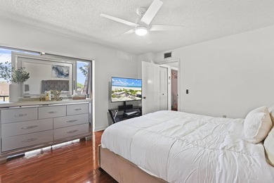 Charming 2-bedroom townhouse with both bedrooms featuring - photo 23