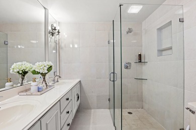 Charming 2-bedroom townhouse with both bedrooms featuring - photo 28