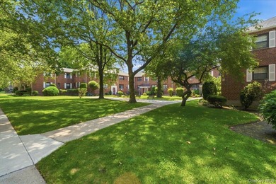 Welcome home! Just pack your bags and move right into this - photo 1