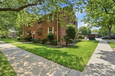 Welcome home! Just pack your bags and move right into this - photo 4