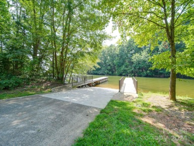 Lake Townhome/Townhouse For Sale in Cornelius, North Carolina