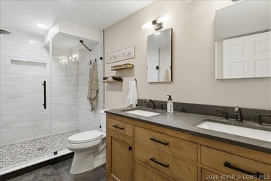 This stunning 5 bedroom home features breathtaking panoramic - photo 38