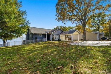 This stunning 5 bedroom home features breathtaking panoramic - photo 45
