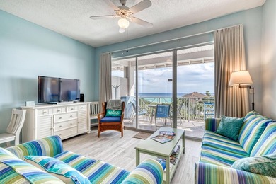 Stunning top-floor Gulf-view condo in Gulf Place! There are many - photo 2