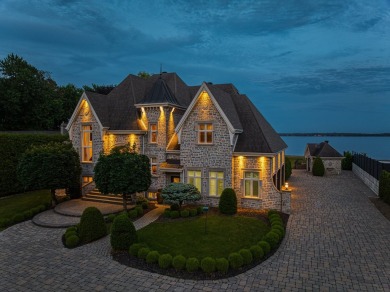 Lake Home For Sale in Sainte-Marthe-Sur-le-Lac, 