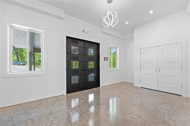 Exceptional private lakefront estate on 300' of accessible - photo 11