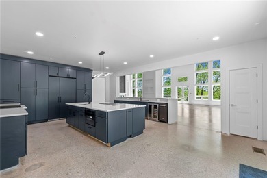 Exceptional private lakefront estate on 300' of accessible - photo 13