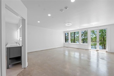 Exceptional private lakefront estate on 300' of accessible - photo 14