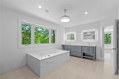 Exceptional private lakefront estate on 300' of accessible - photo 15
