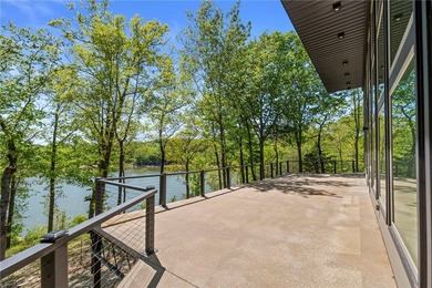 Exceptional private lakefront estate on 300' of accessible - photo 17