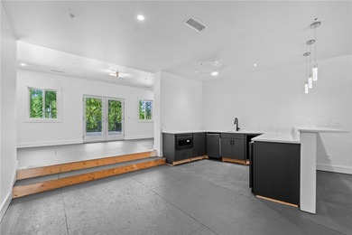 Exceptional private lakefront estate on 300' of accessible - photo 20