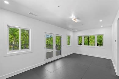Exceptional private lakefront estate on 300' of accessible - photo 21