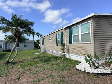 Live the Florida lifestyle in this beautifully updated 2 bedroom - photo 2