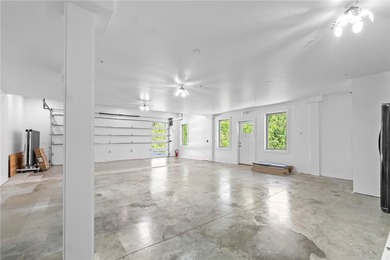 Exceptional private lakefront estate on 300' of accessible - photo 32