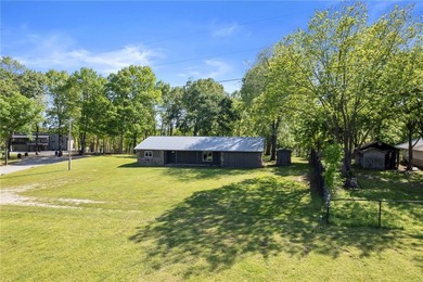 Exceptional private lakefront estate on 300' of accessible - photo 34