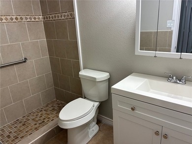 Beautifully updated. New paint interior and exterior. New roof - photo 3