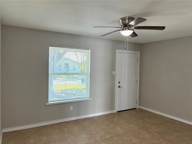 Beautifully updated. New paint interior and exterior. New roof - photo 9