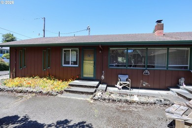 BAY VIEW - 3904 Sq Ft home on a 100 X 112 lot with a circular - photo 4