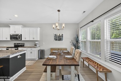 Like new 4 bedroom home w/ a bonus room & a pool in Hampstead - photo 8