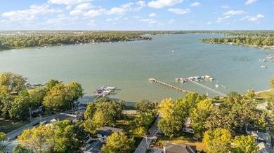 ABSOLUTELY STUNNING! GORGEOUS lake-house showcasing stunning - photo 33