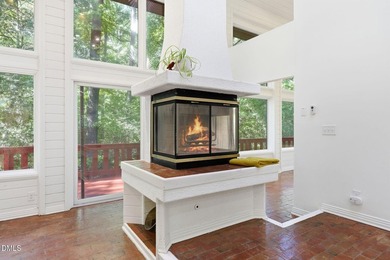 Beautiful modernist inspired home situated on a large wooded lot - photo 4
