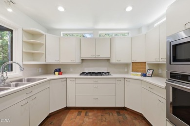 Beautiful modernist inspired home situated on a large wooded lot - photo 7