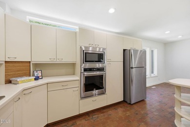 Beautiful modernist inspired home situated on a large wooded lot - photo 8