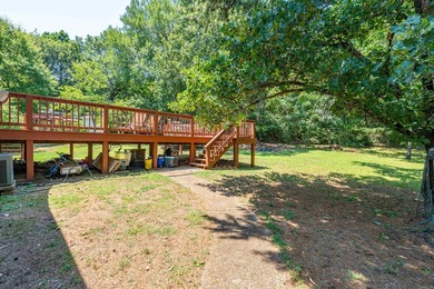 Welcome home to this well maintained 4 bedroom 2 bath home - photo 32