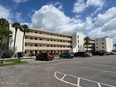 SELLER MOTIVATED!! LIVING THE DREAM! GATED WATERFRONT CONDO - photo 1