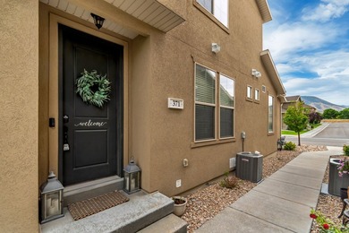 Welcome home to this beautifully maintained 3-bedroom, 2.5-bath - photo 2