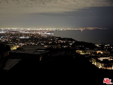 First time on the market in over 50 years. An exceptional view - photo 11