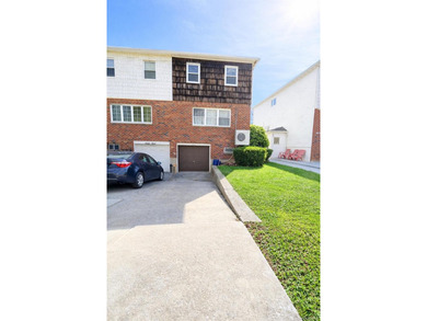 Expansive Brooklyn Home with Dual Dining, Parking Garage & - photo 1