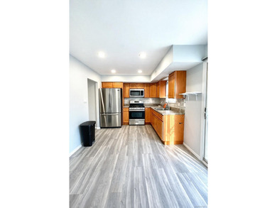 Expansive Brooklyn Home with Dual Dining, Parking Garage & - photo 10
