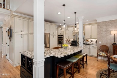 Welcome to one of the most exceptional golf course residences in - photo 14